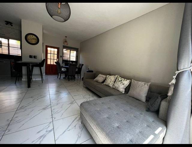 2 BEDROOM TOWNHOUSE FOR SALE IN CARLSWALD ESTATE